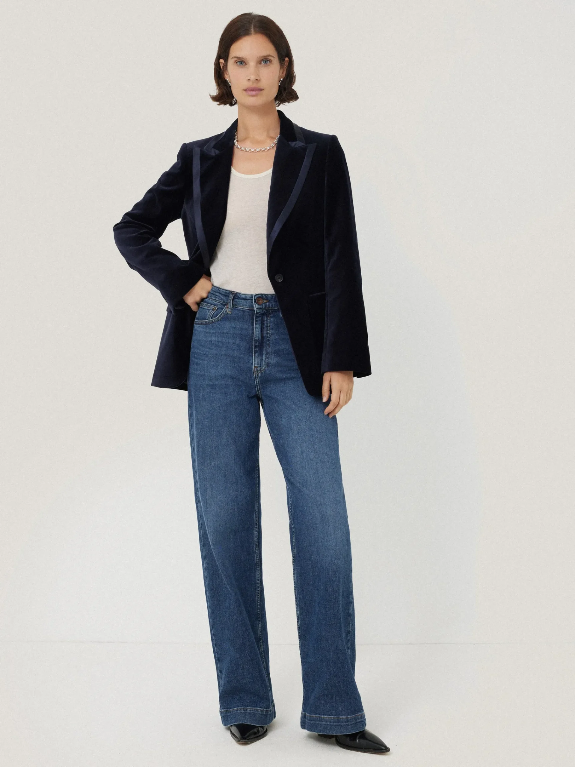 ashby_velvet_blazer_5.webp Jigsaw Ashby Velvet Blazer