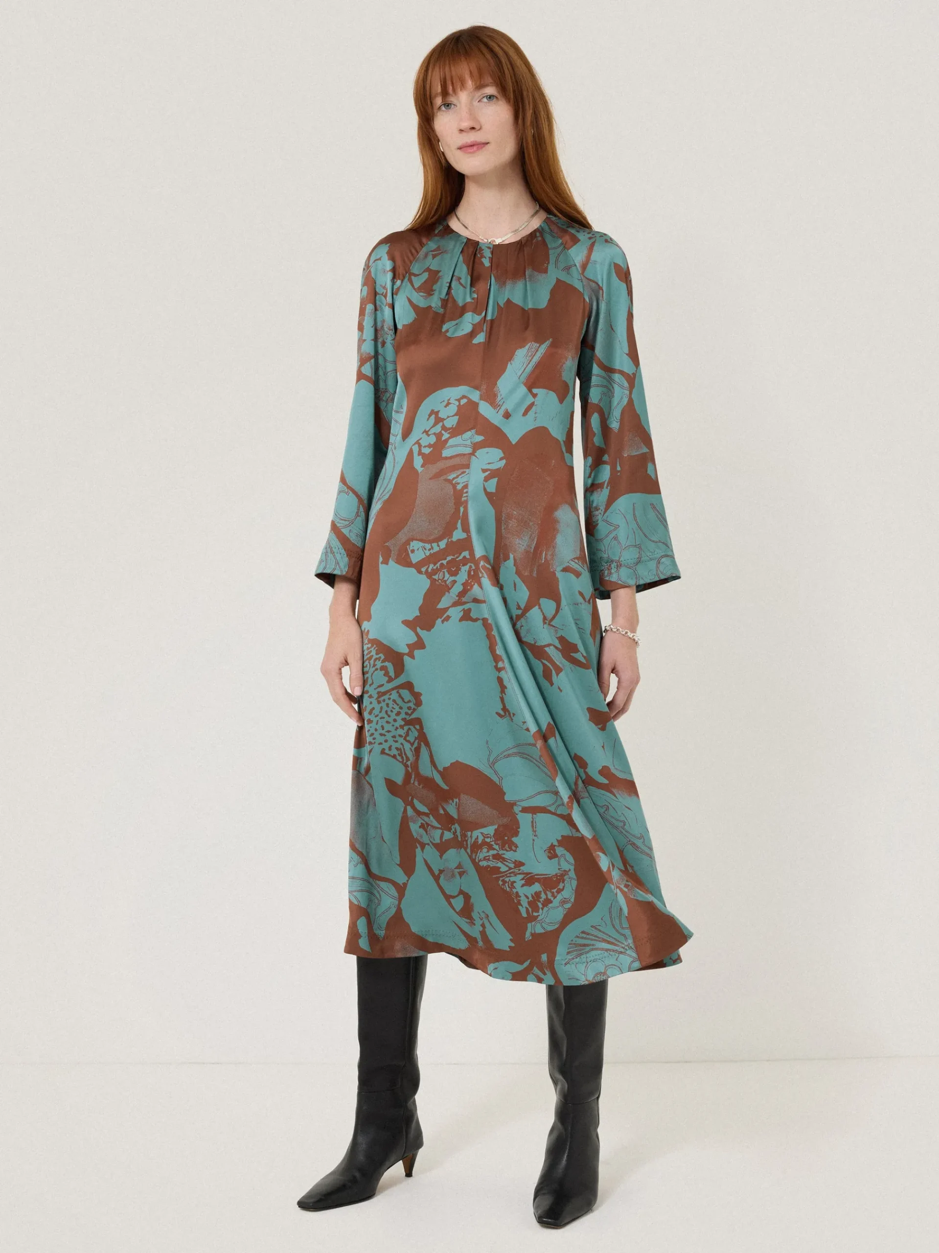 collage_stitch_detail_dre_0.webp Jigsaw Collage Stitch Detail Dress