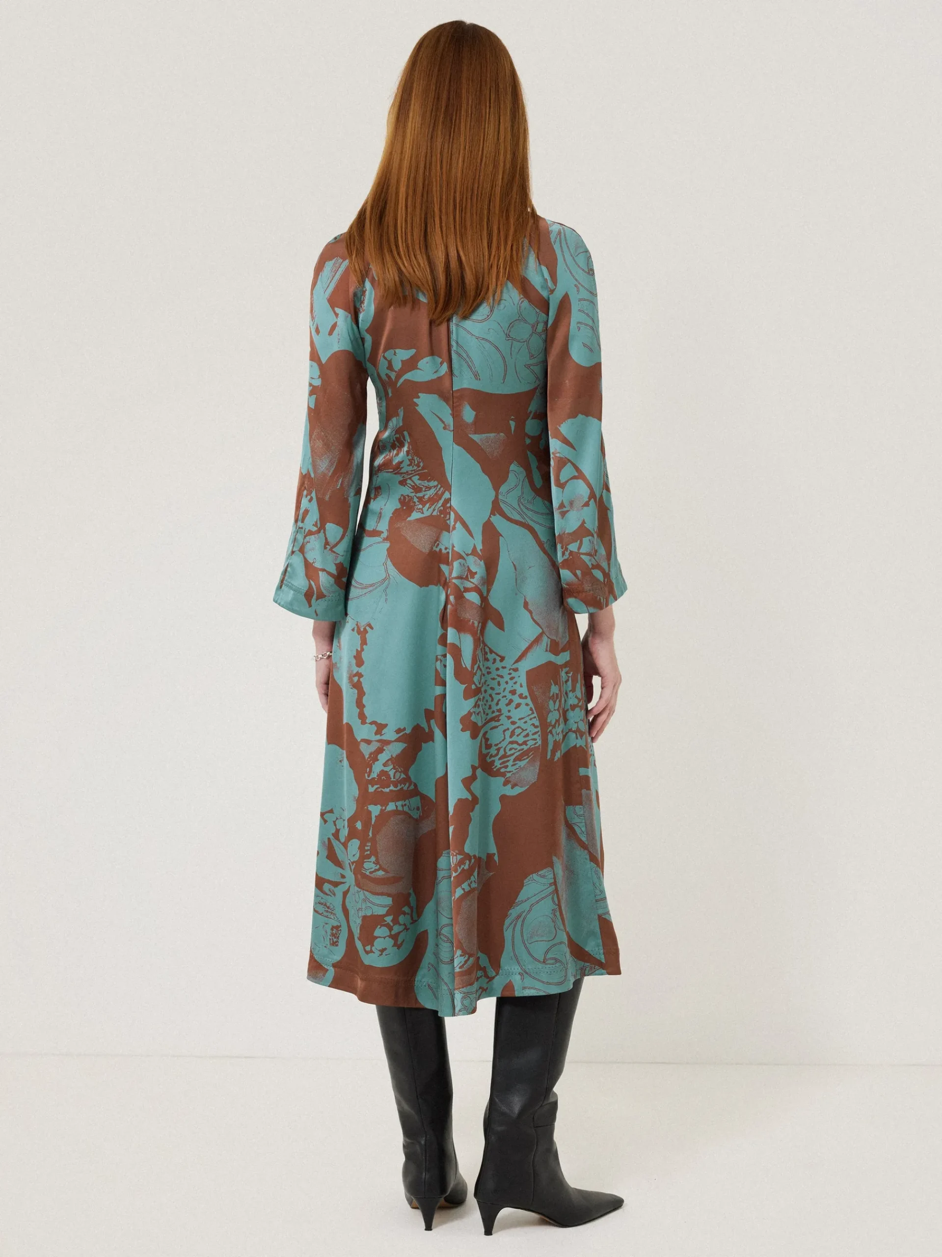 collage_stitch_detail_dre_3.webp Jigsaw Collage Stitch Detail Dress