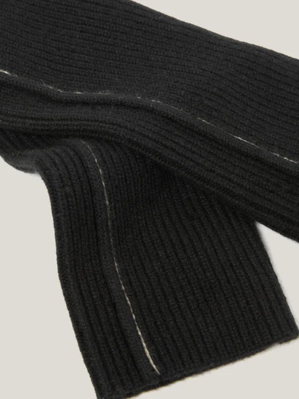 Jigsaw Contrast Stitch Mitten