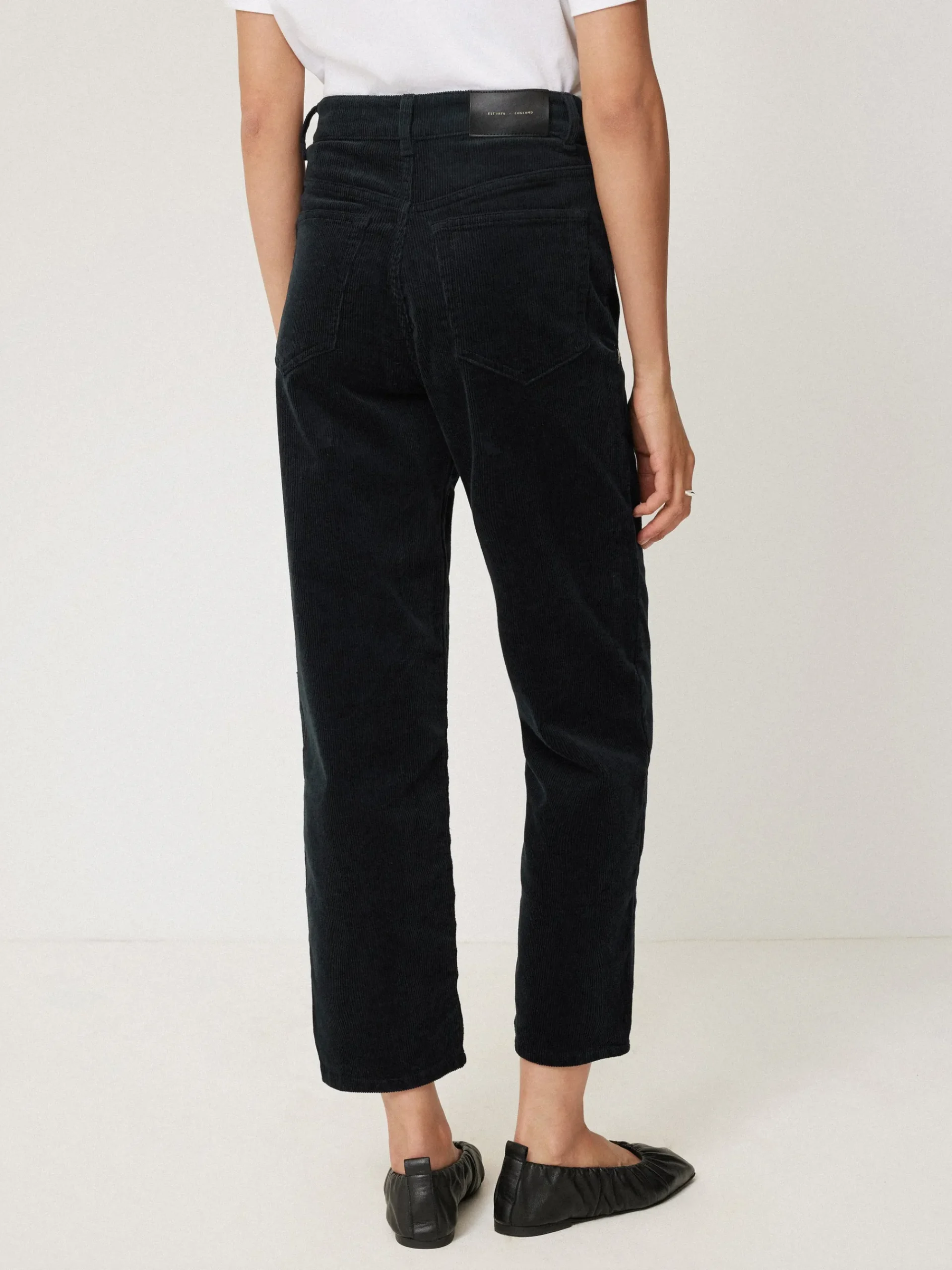 delmont_cord_tapered_jean_4.webp Jigsaw Delmont Cord Tapered Jean