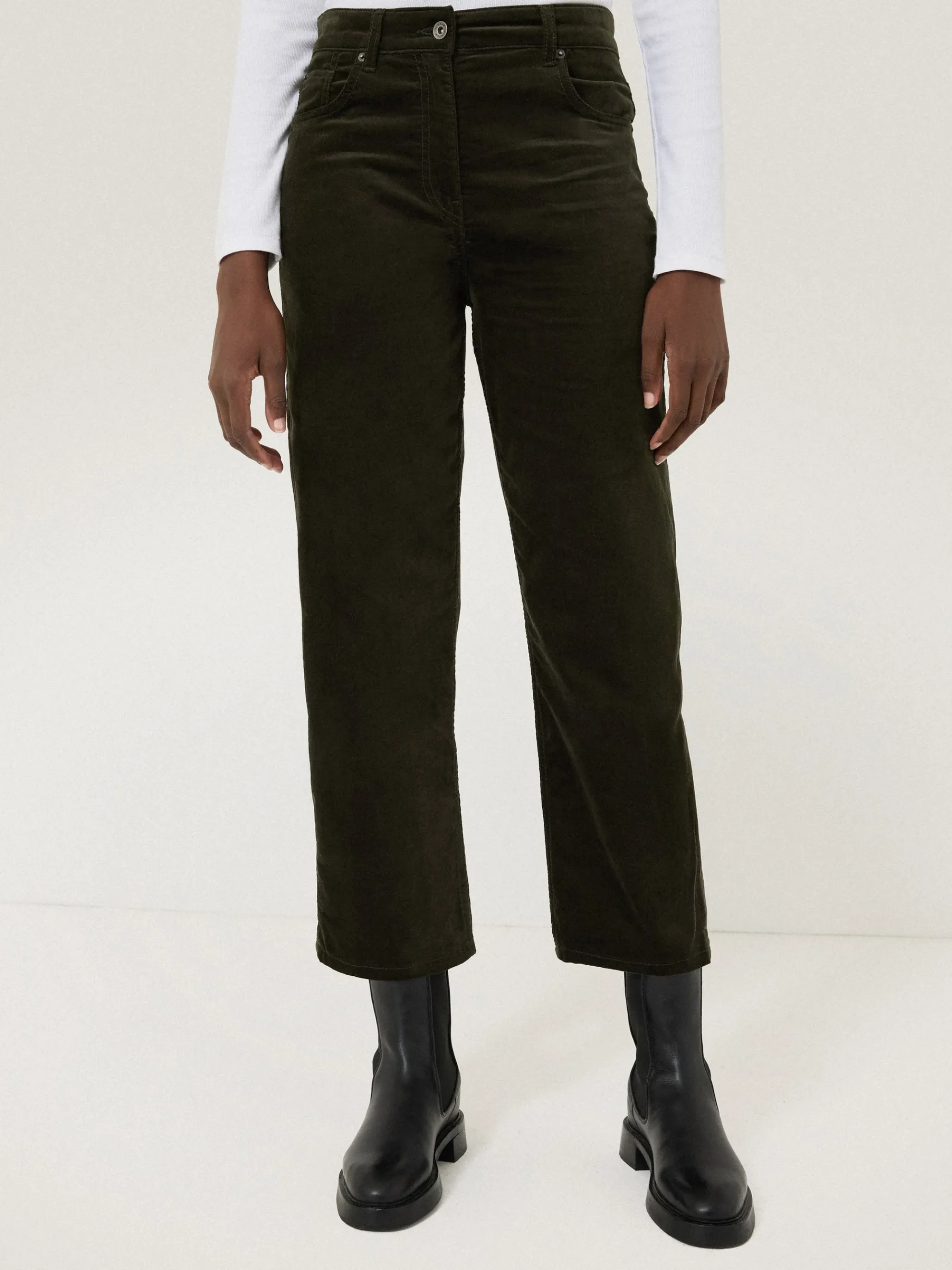 delmont_velvet_tapered_je_0-1.webp Jigsaw Delmont Velvet Tapered Jean