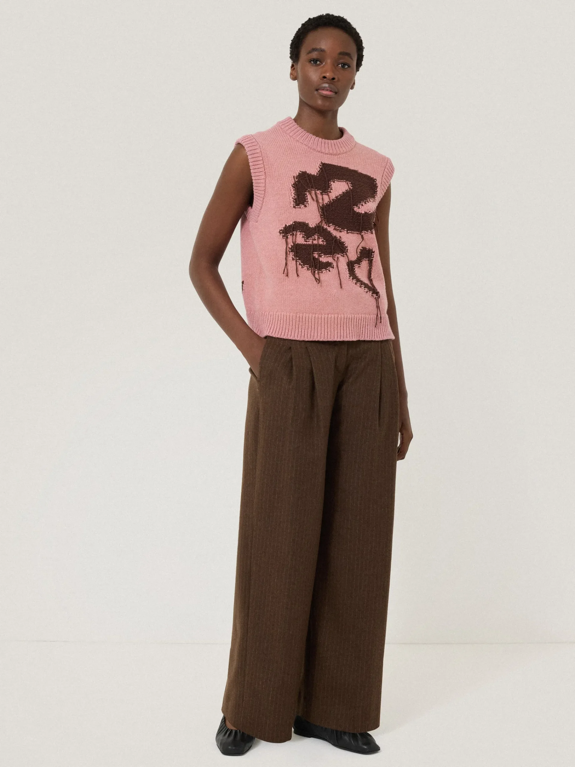 graffiti_lips_tank_2.webp Jigsaw Graffiti Lips Tank