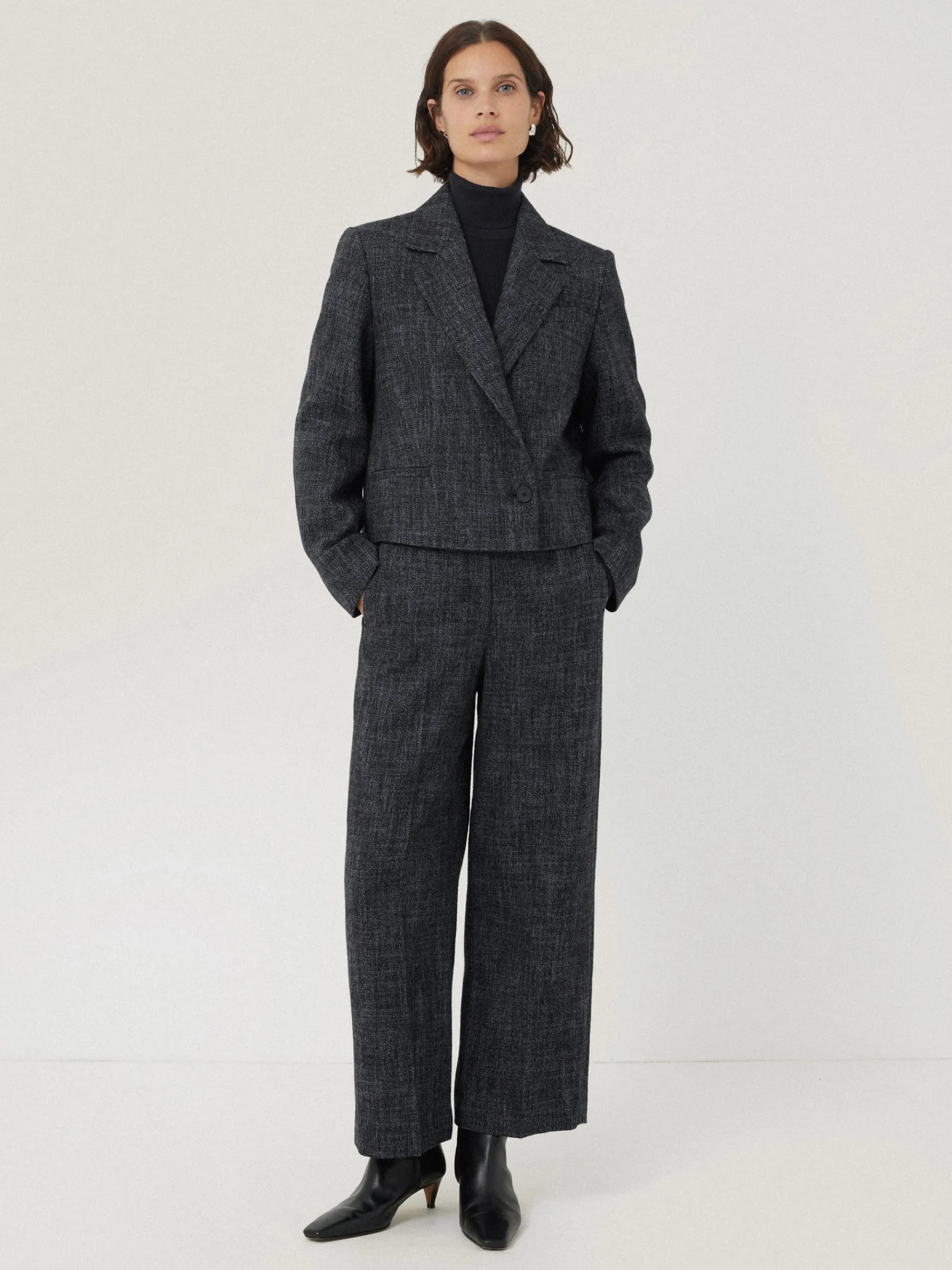 kelvin_boucle_cropped_jac_2.webp Jigsaw Kelvin Boucle Cropped Jacket