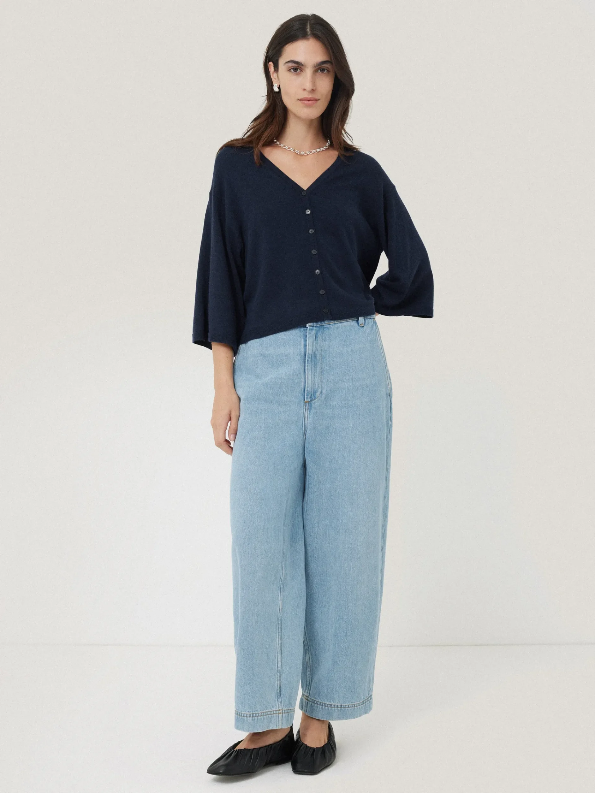 lightweight_v_neck_cardig_2.webp Jigsaw Lightweight V Neck Cardigan