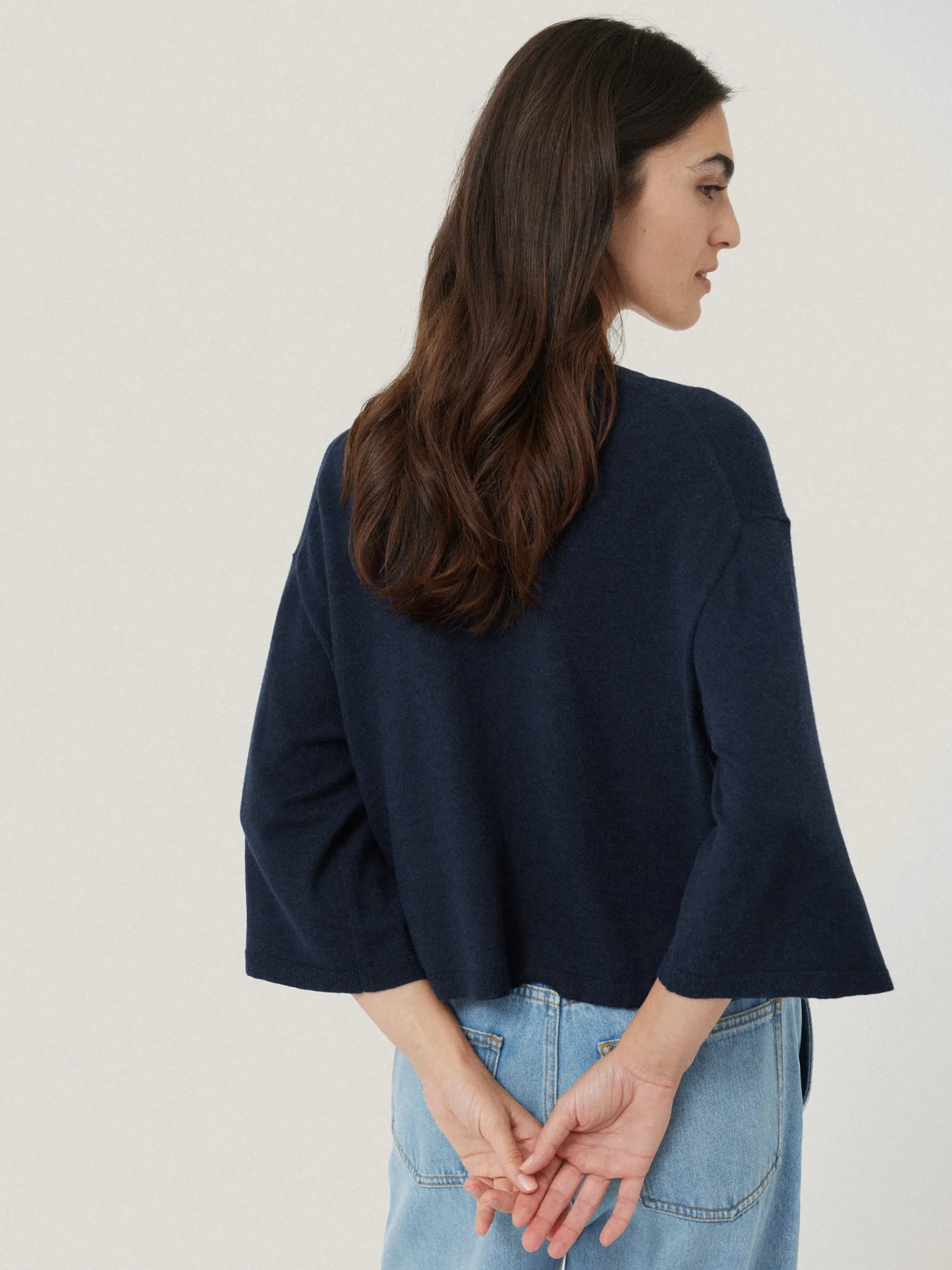 lightweight_v_neck_cardig_4.webp Jigsaw Lightweight V Neck Cardigan