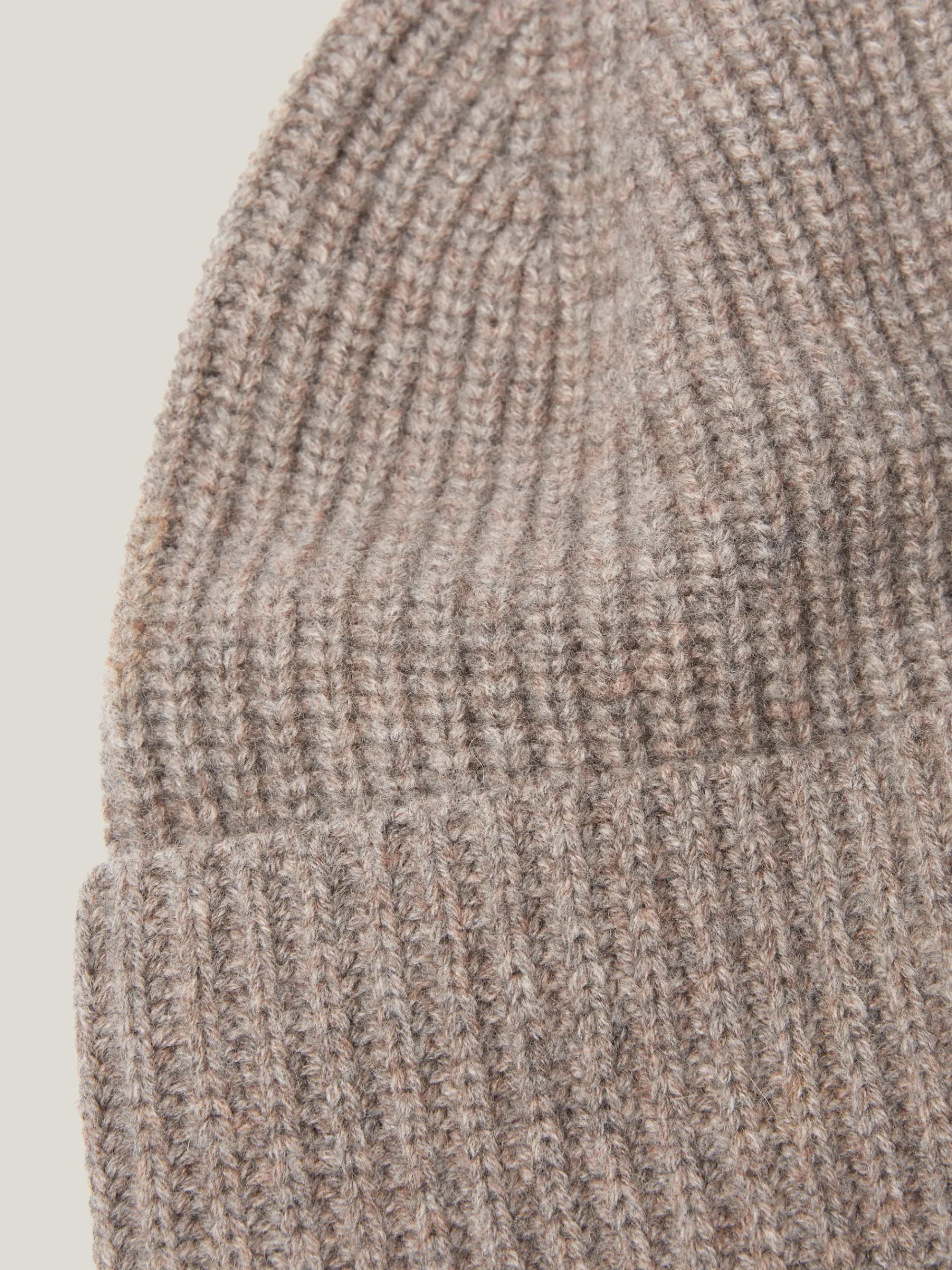 wool_cashmere_blend_beani_3-1.webp Jigsaw Wool Cashmere Blend Beanie