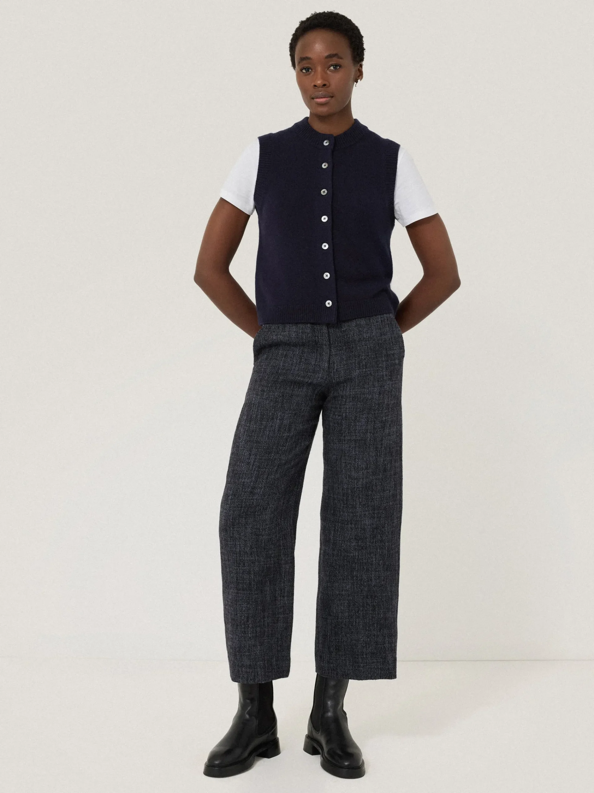 wool_cashmere_blend_waist_3-2.webp Jigsaw Wool Cashmere Blend Waistcoat